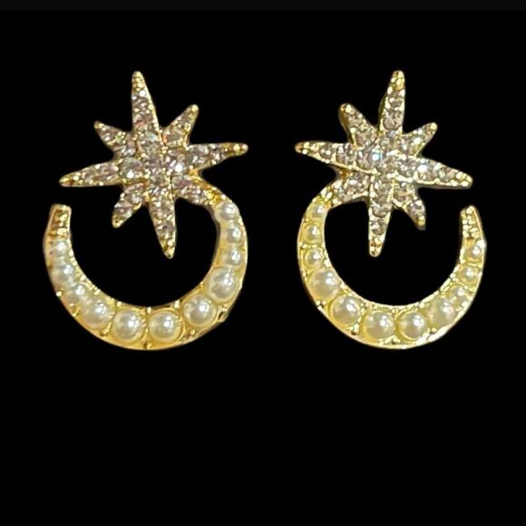 3/$25❗️Faux Pearl Moon Stud Earrings - Picture 2 of 3